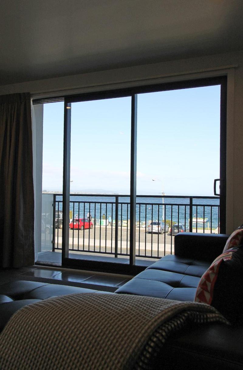 Acacia Lake View Motel image