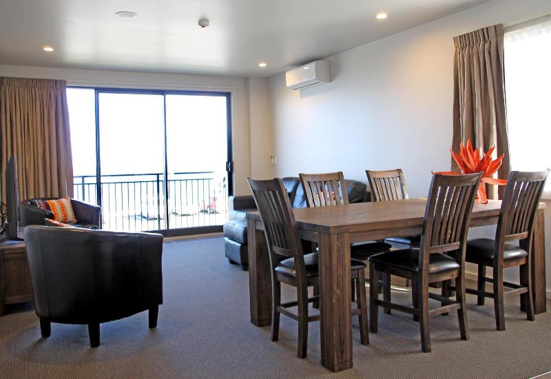 Acacia Lake View Motel image