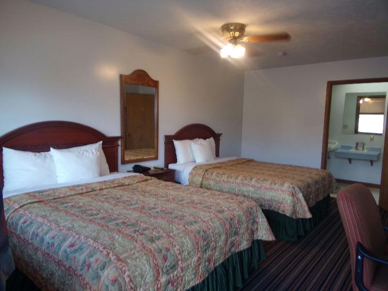 Huggy Bear Motel Warren image