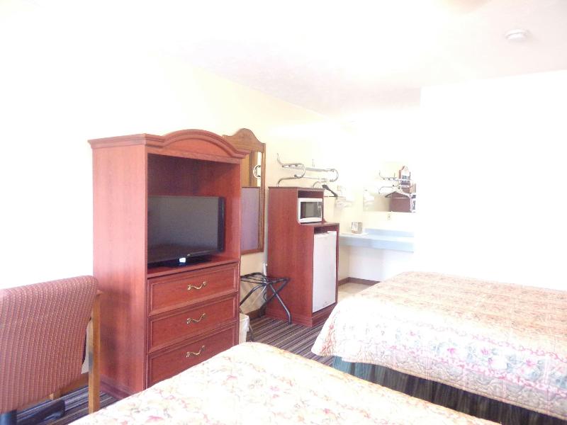 Huggy Bear Motel Warren image