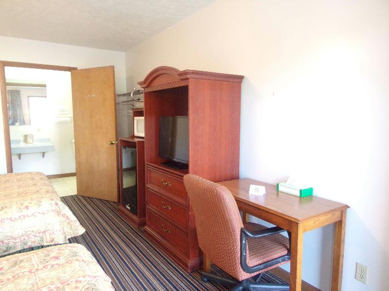 Huggy Bear Motel Warren image