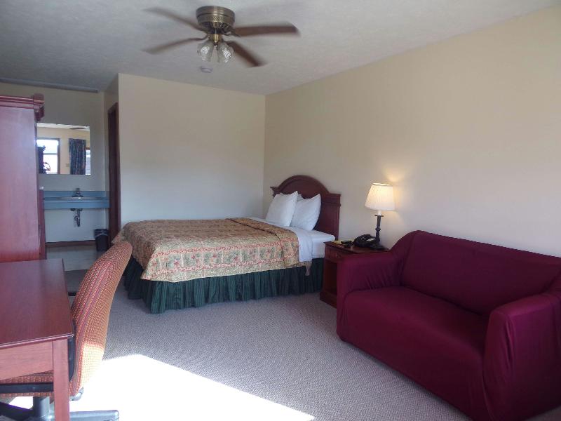 Huggy Bear Motel Warren image
