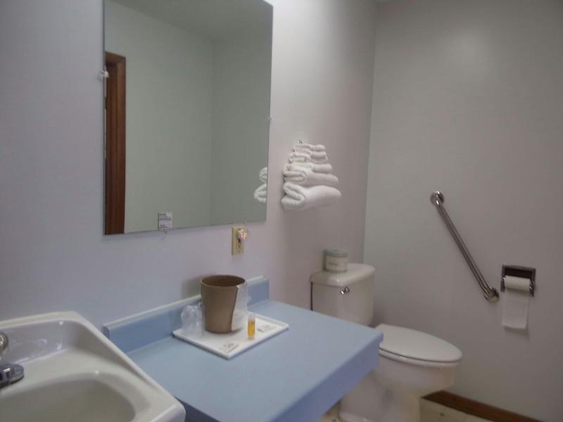 Huggy Bear Motel Warren image