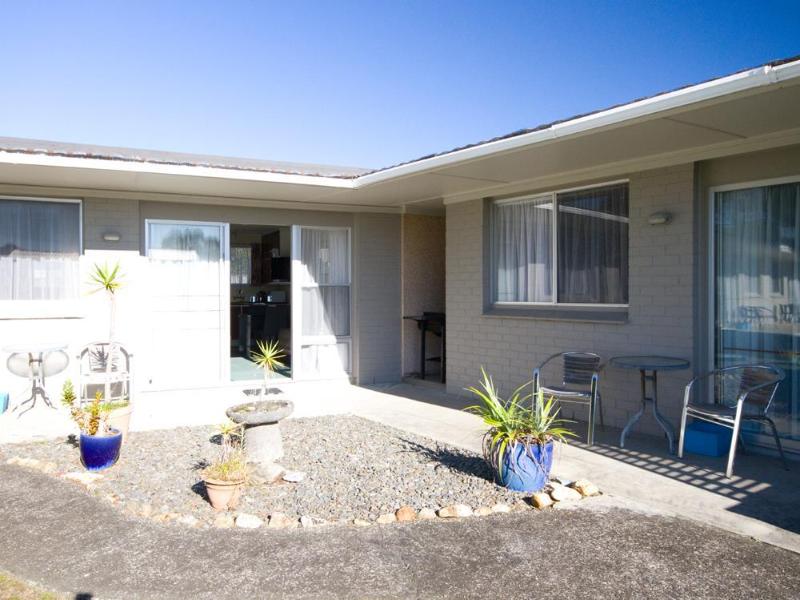 Peninsula Motel image