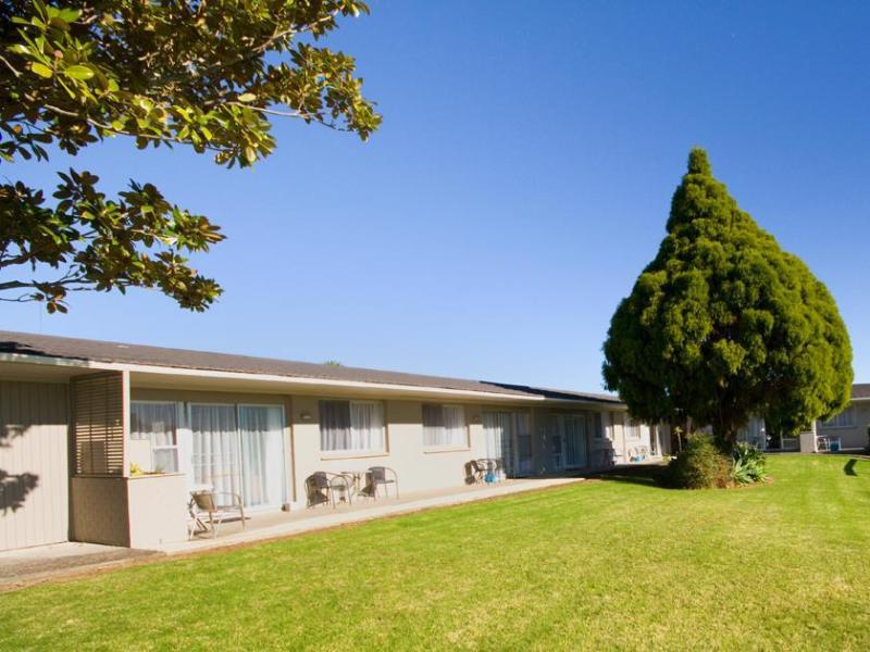 Peninsula Motel image