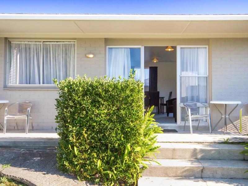 Peninsula Motel image