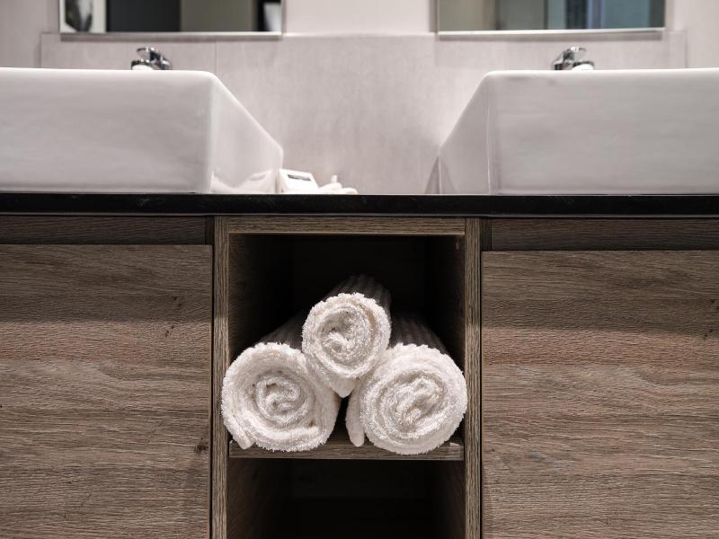 Mint Hotel Sandhurst image