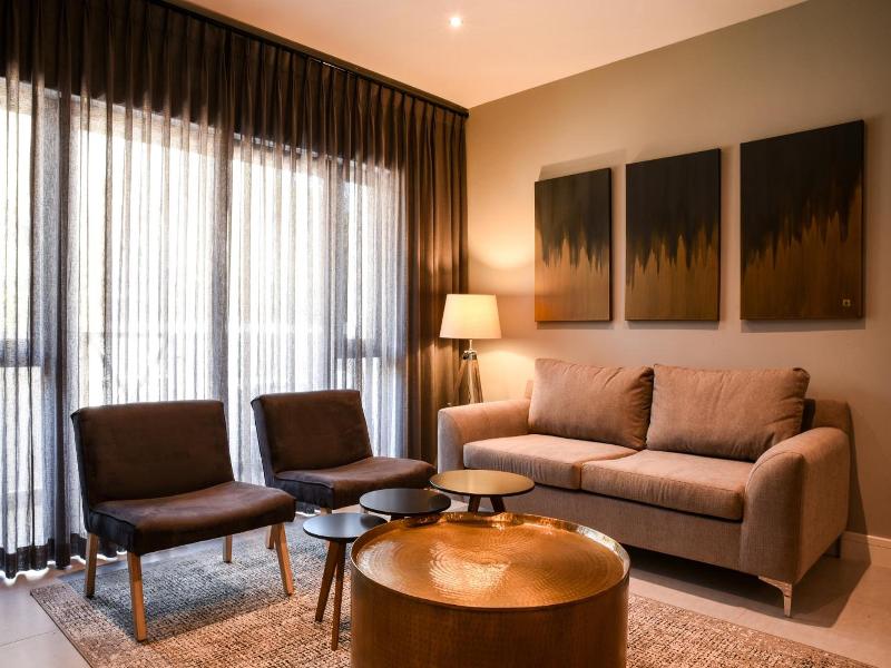 Mint Hotel Sandhurst image