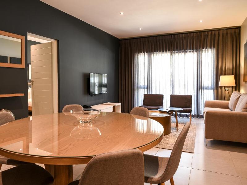 Mint Hotel Sandhurst image