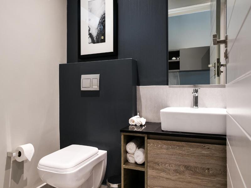 Mint Hotel Sandhurst image