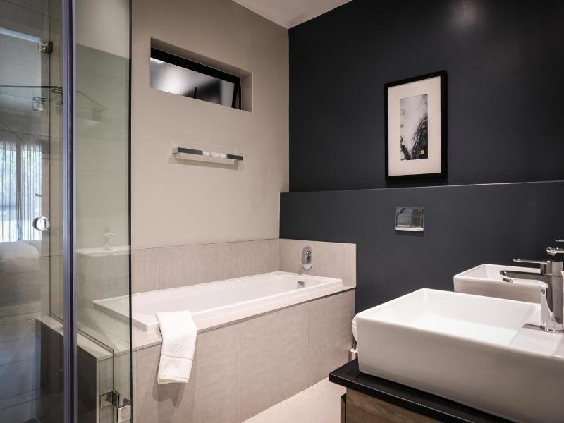 Mint Hotel Sandhurst image