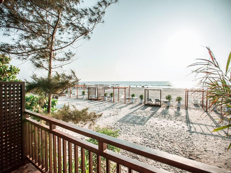 SinQ Beach Morjim image