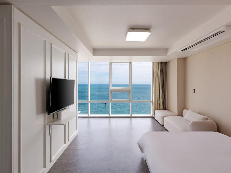Suncloud Hotel image