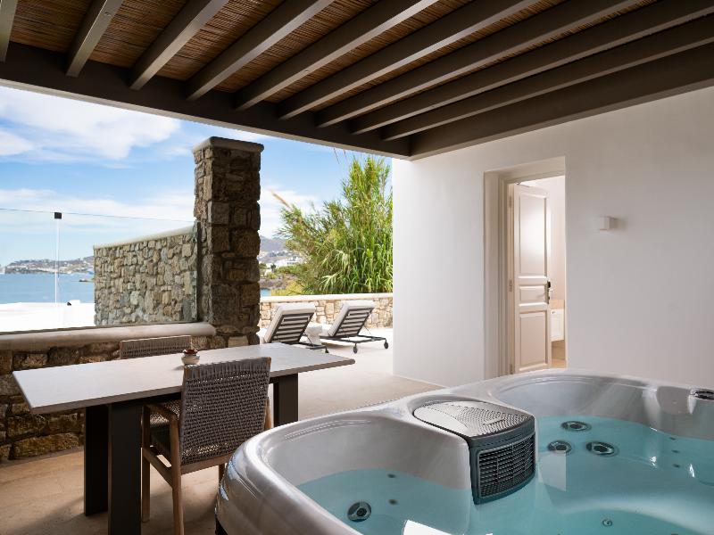 Bonzoe Suites & Villas image