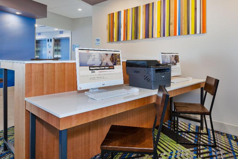 Holiday Inn Express Grand Rapids Airport South