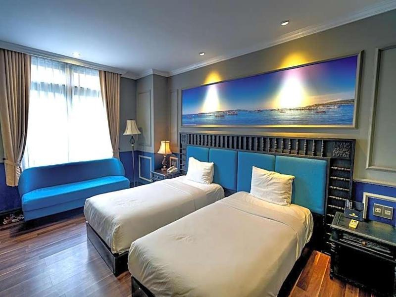 The Grand Hotel Healesville image