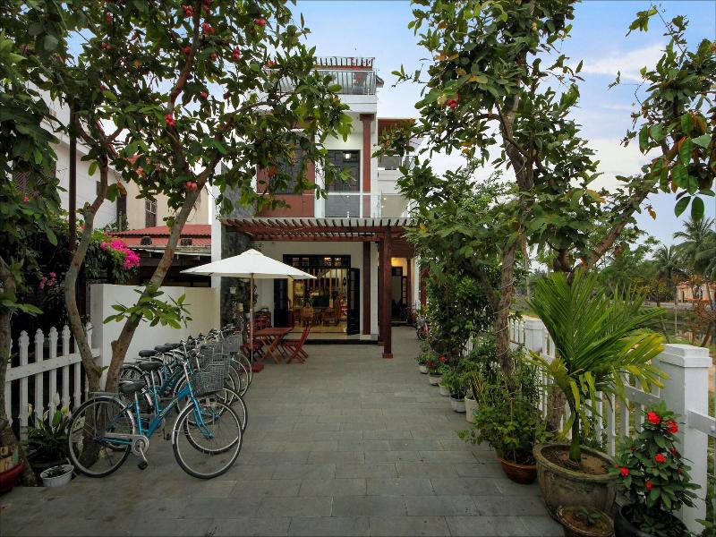 Azalea Homestay image