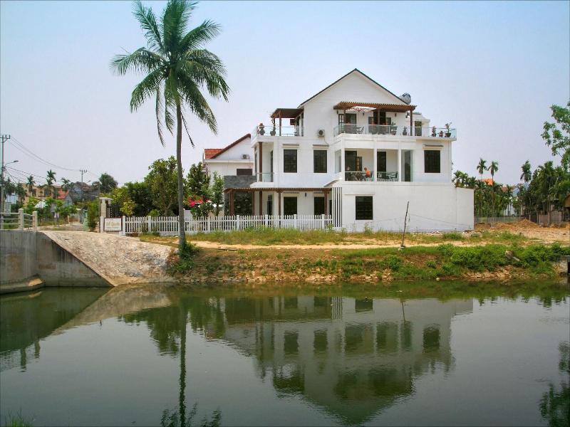 Azalea Homestay image