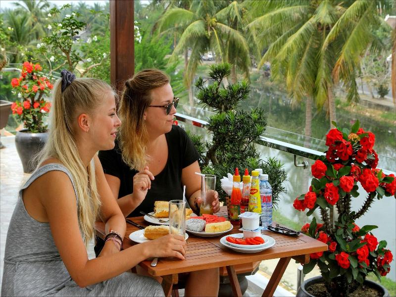 Azalea Homestay image