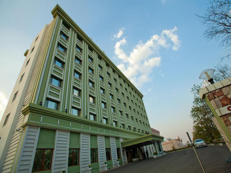 Tara Comfort Hotel Ramoji Film City