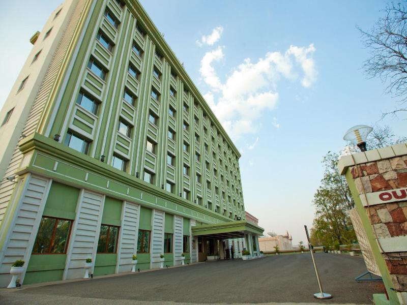 Tara Comfort Hotel Ramoji Film City