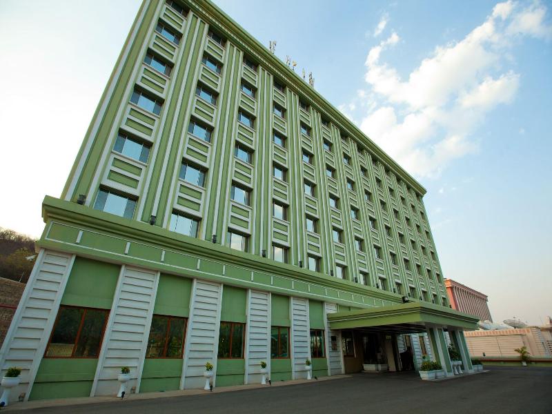 Tara Comfort Hotel Ramoji Film City