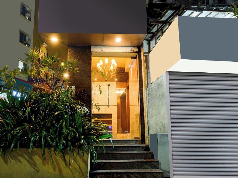 FabHotel Arastu Plaza