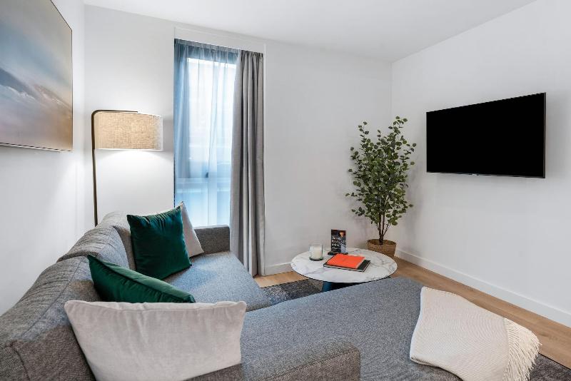 CitySuites Two Aparthotel image
