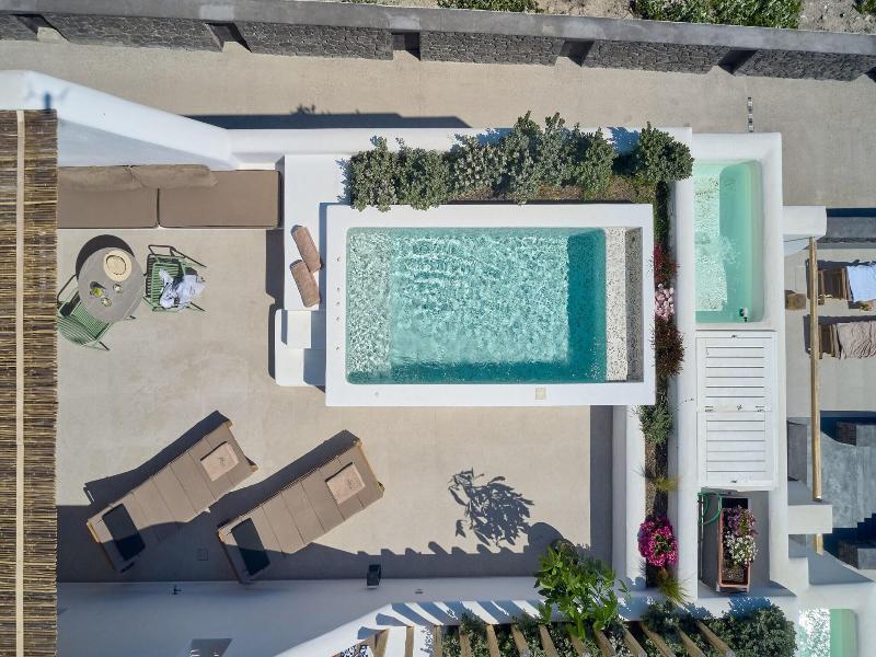Alleys All-Suite Hotel & Sp