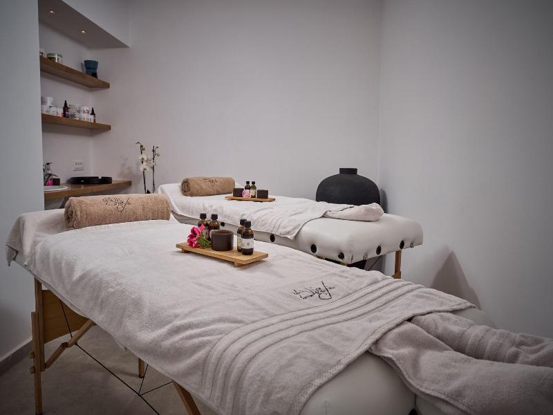 Alleys All-Suite Hotel & Sp — photo 44