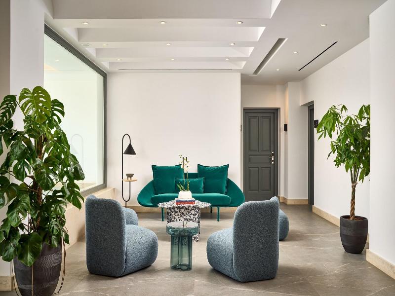 Alleys All-Suite Hotel & Sp