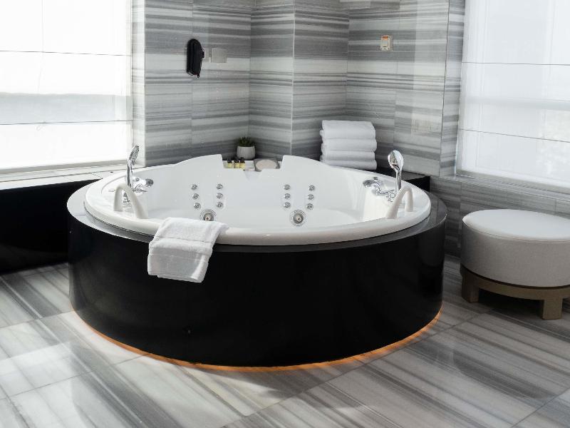 Pullman Doha West Bay image