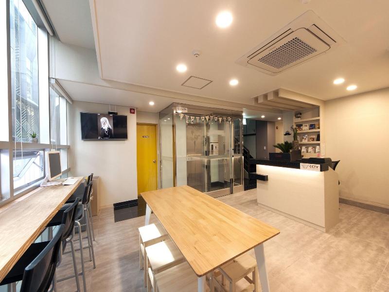 OYO Hostel Myeongdong 1 image