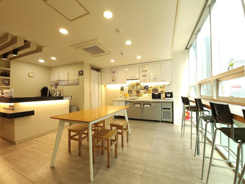 OYO Hostel Myeongdong 1 image