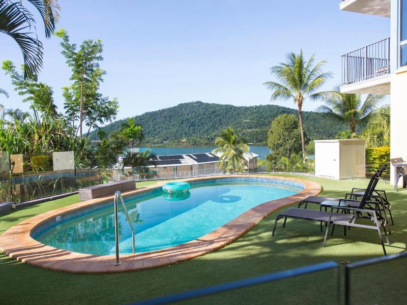 Coral Sea Vista Apartments image