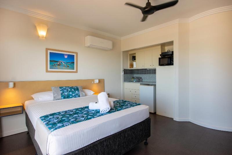 Coral Sea Vista Apartments image