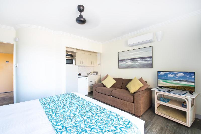 Coral Sea Vista Apartments image