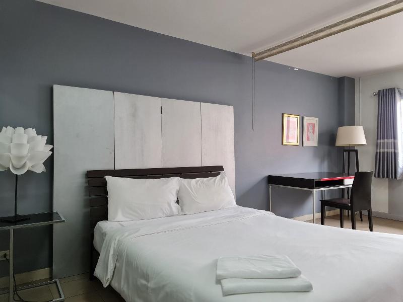Sathorn Terrace Apartment image