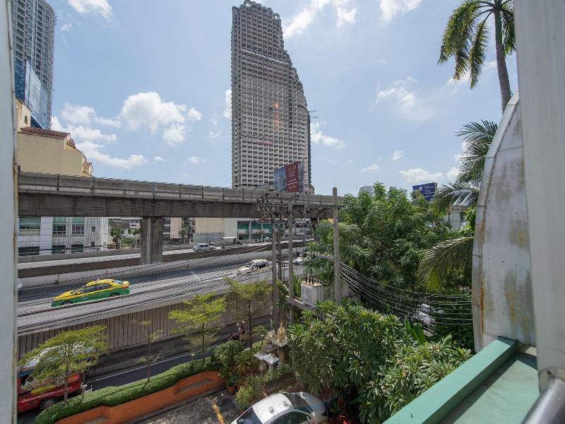 Sathorn Terrace Apartment image