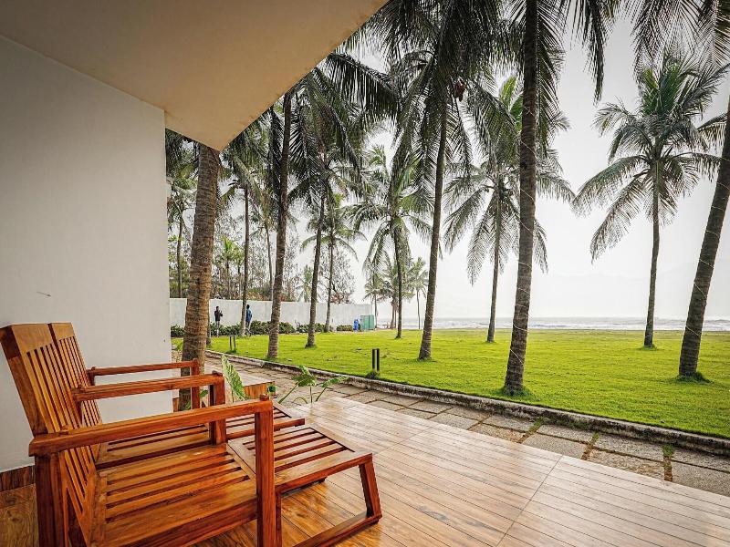 Shelter Beach Resort Ecr image