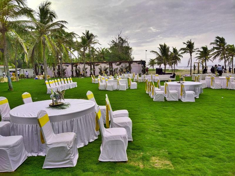 Shelter Beach Resort Ecr image