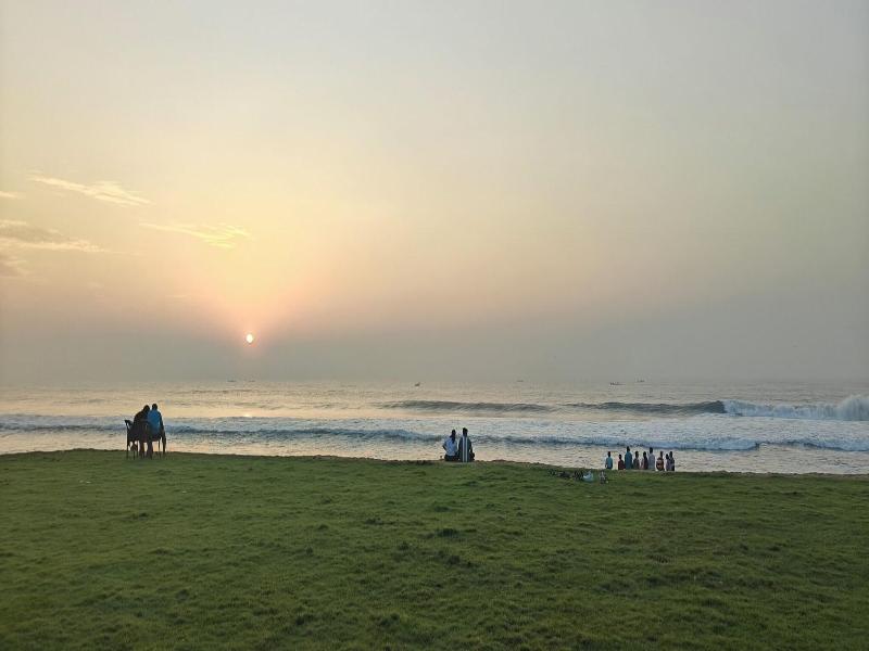 Shelter Beach Resort Ecr image
