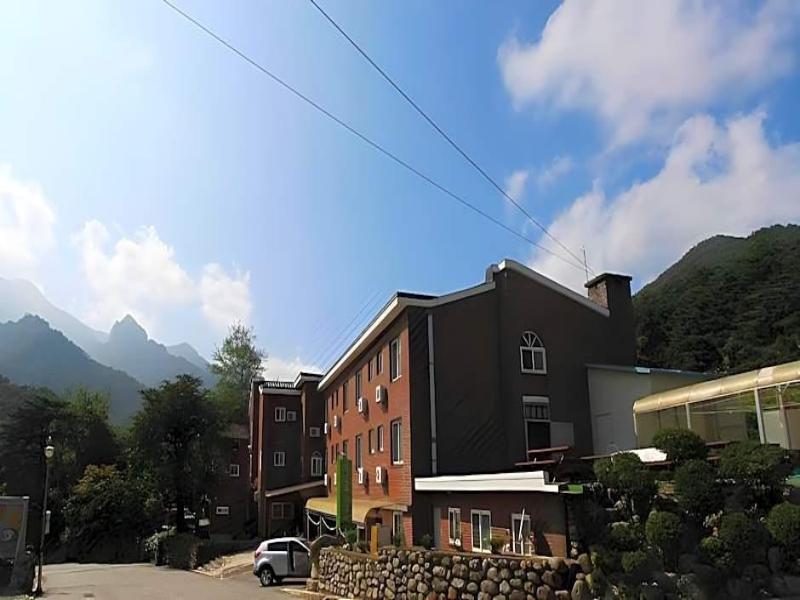 The Red House image