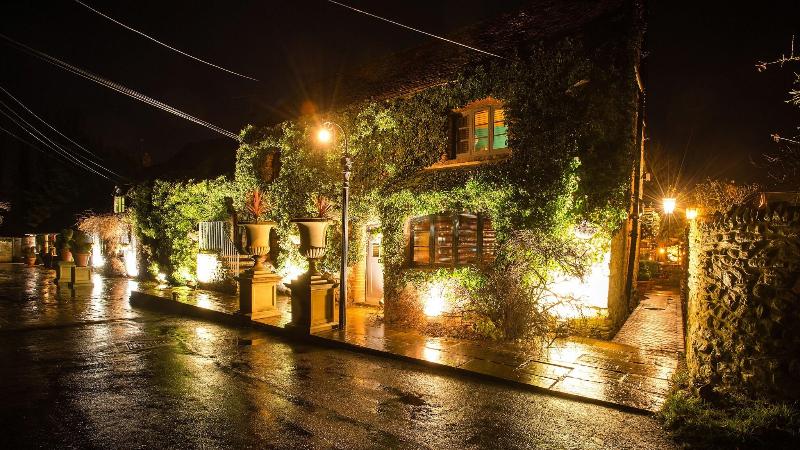 Crazy Bear Hotel Stadhampton image