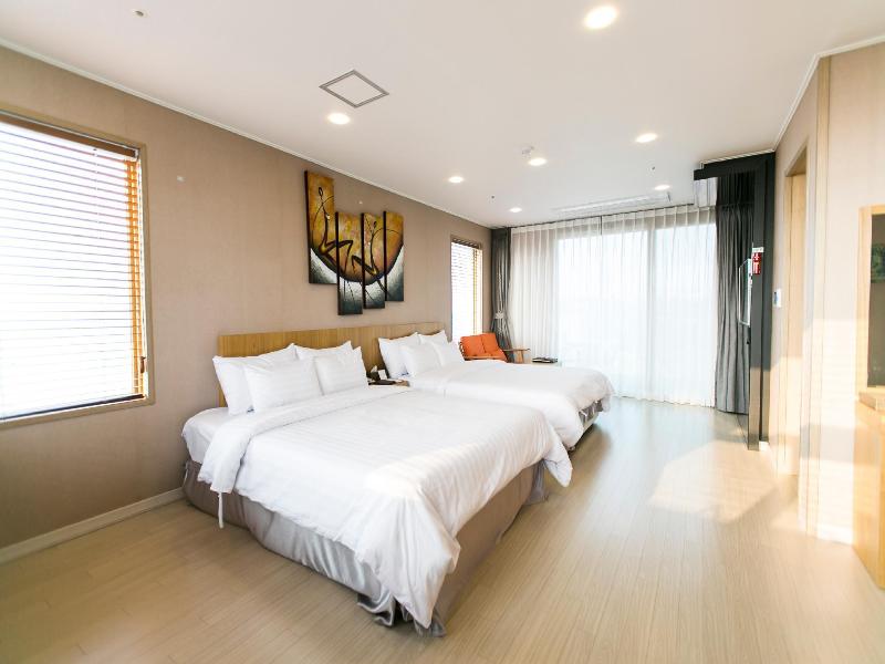 Jeju Rich Hotel — photo 4