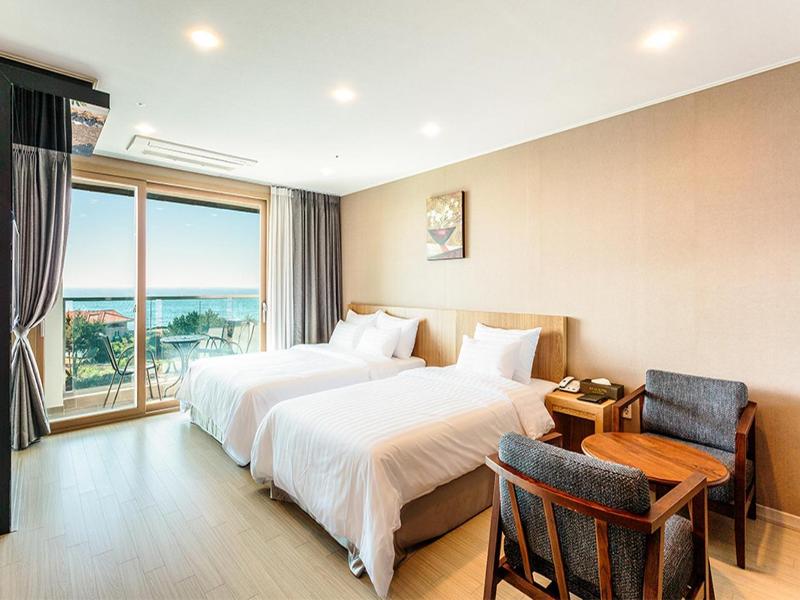 Jeju Rich Hotel — photo 17