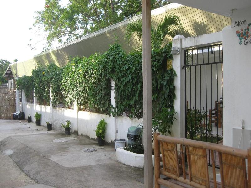 Alona Gecko Inn image