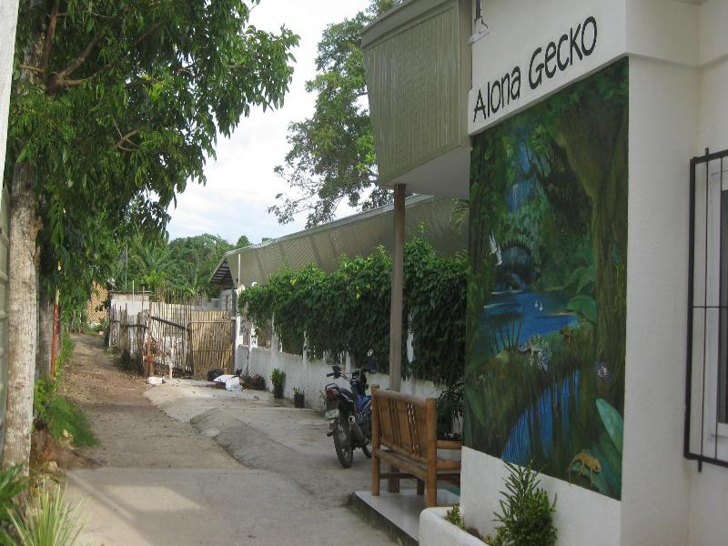 Alona Gecko Inn image