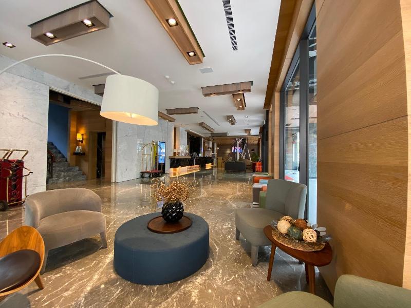 Gogo Hotel image