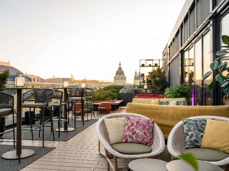 Pullman Budapest image